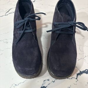 Unisex hush puppies navy Suede chukka boots